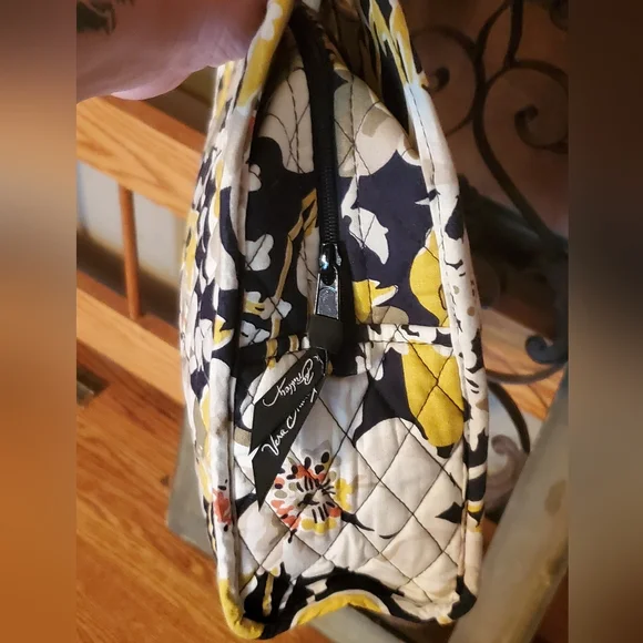 Vera Bradley Retired Dogwood Flowered Quilted Lunch Bag - Picture 5 of 12
